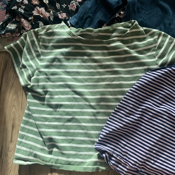 5 XL / XXL tees - old navy, Eddie Bauer - Picture 3 of 6